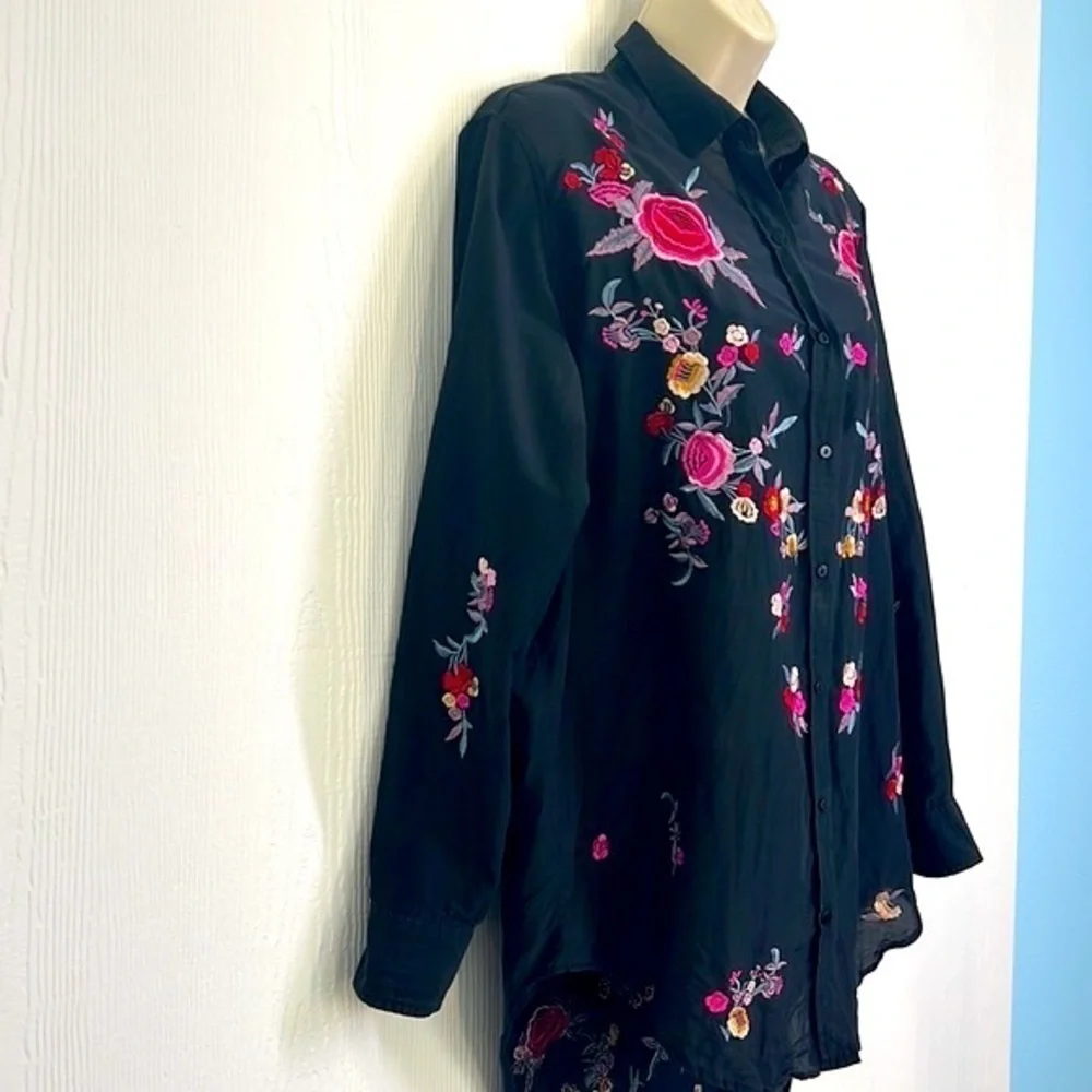 Zara - Premium Denim Collection Black Embroidered Floral Button Down Size S